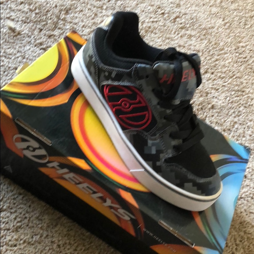 Boy’s Heelys